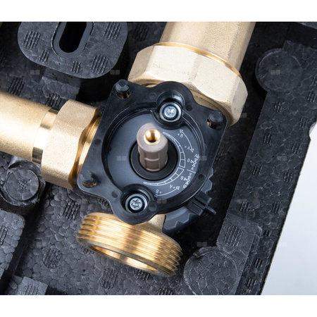 Grupa pompowa AFRISO PrimoTherm 180-2 DN 25 WP 3-WM-SM Vario GZ x GW 1 1/2'' x 1'', z zaworem mieszającym, z izolacją, z pompą obiegową Wilo Para SC 25/6, z siłownikiem arm 343 proclick